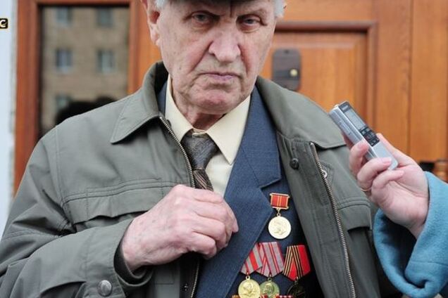 В России два ветерана вернули свои медали в знак протеста