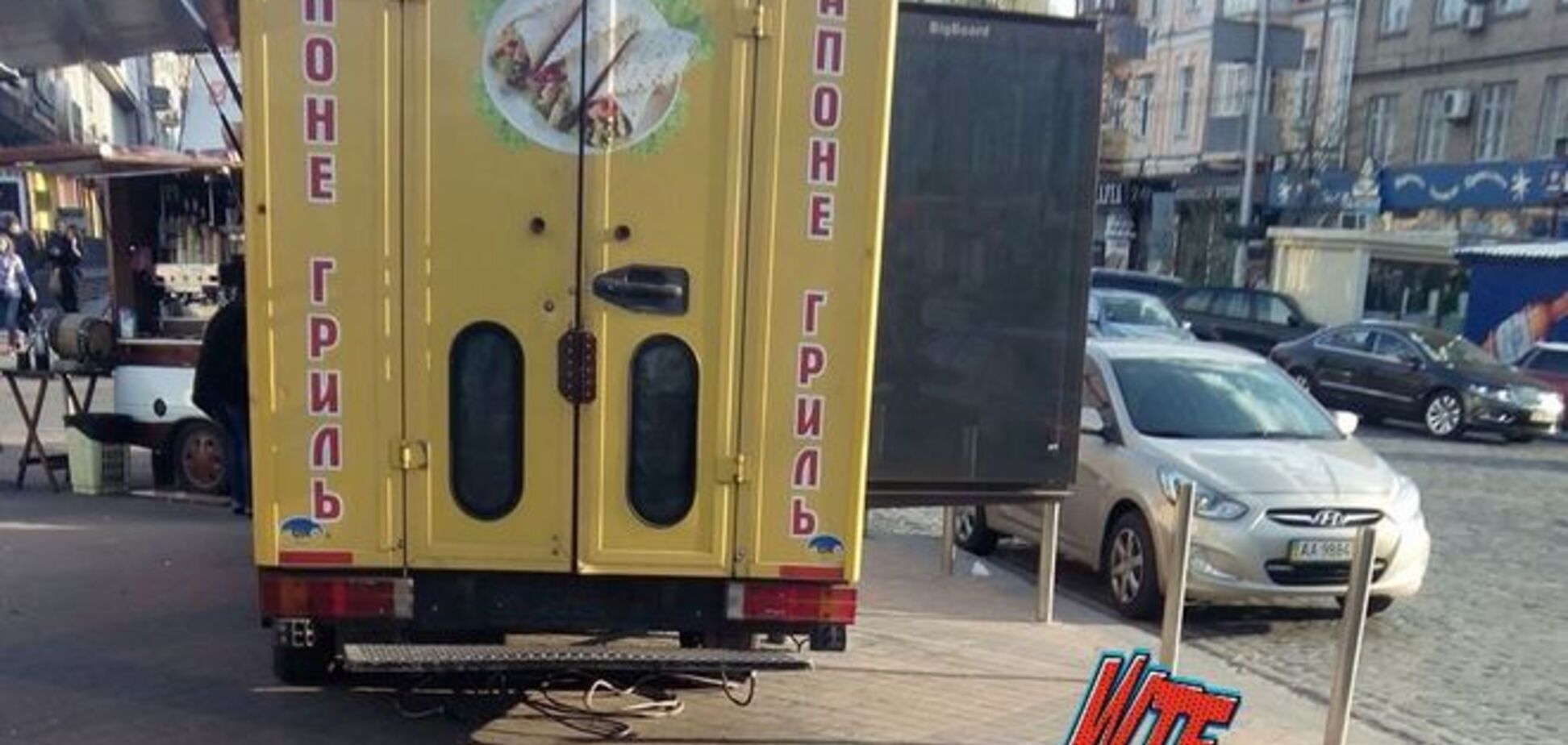 В Киеве киоски 'добывают' электричество 'из-под земли'. Фотофакт