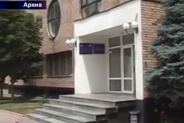 В Луганске священник 'изгнал нацистский дух' из захваченной боевиками библиотеки