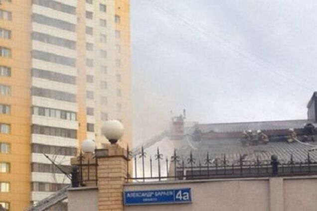 У Казахстані спалахнуло посольство Росії: Відеофакт