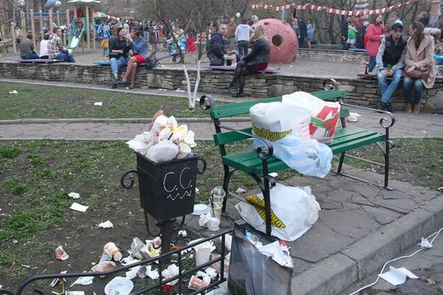 Пейзажку в Киеве 'оккупировали' торгаши: фотофакт