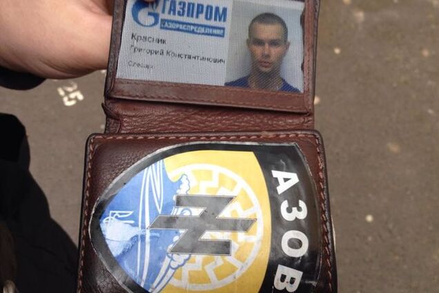 'Поймали бандеровца!' 'Газпром' уволил слесаря-фаната полка 'Азов'