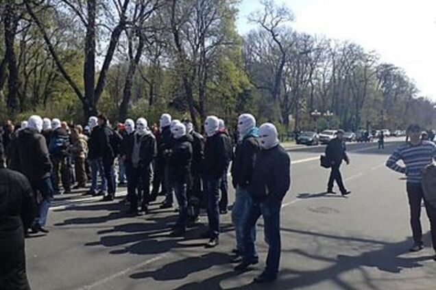 Митингующие шахтеры: люди в белых балаклавах - провокаторы