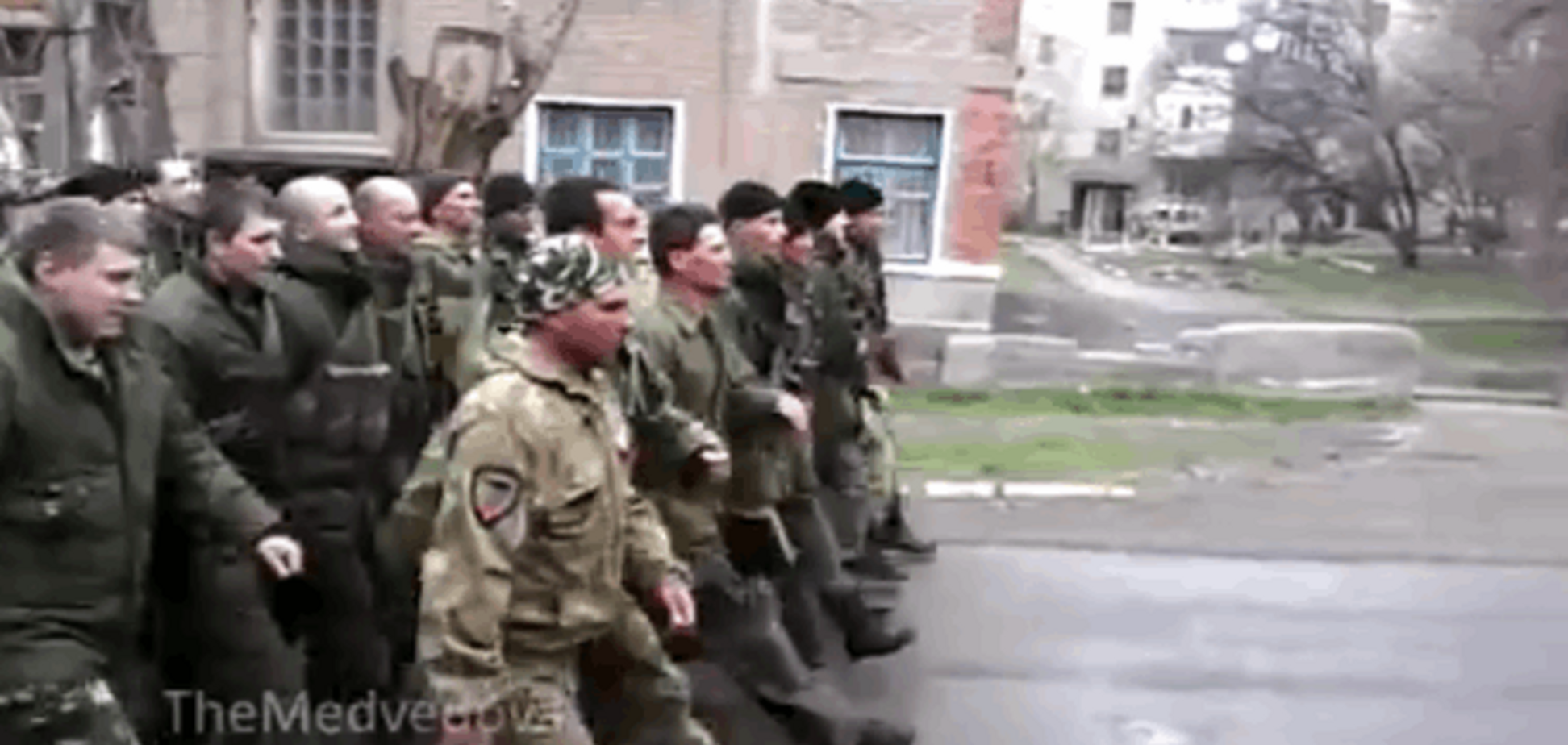 Кто в лес, кто по дрова: толпа террористов 'Новороссии' готовится к параду победы - видеофакт