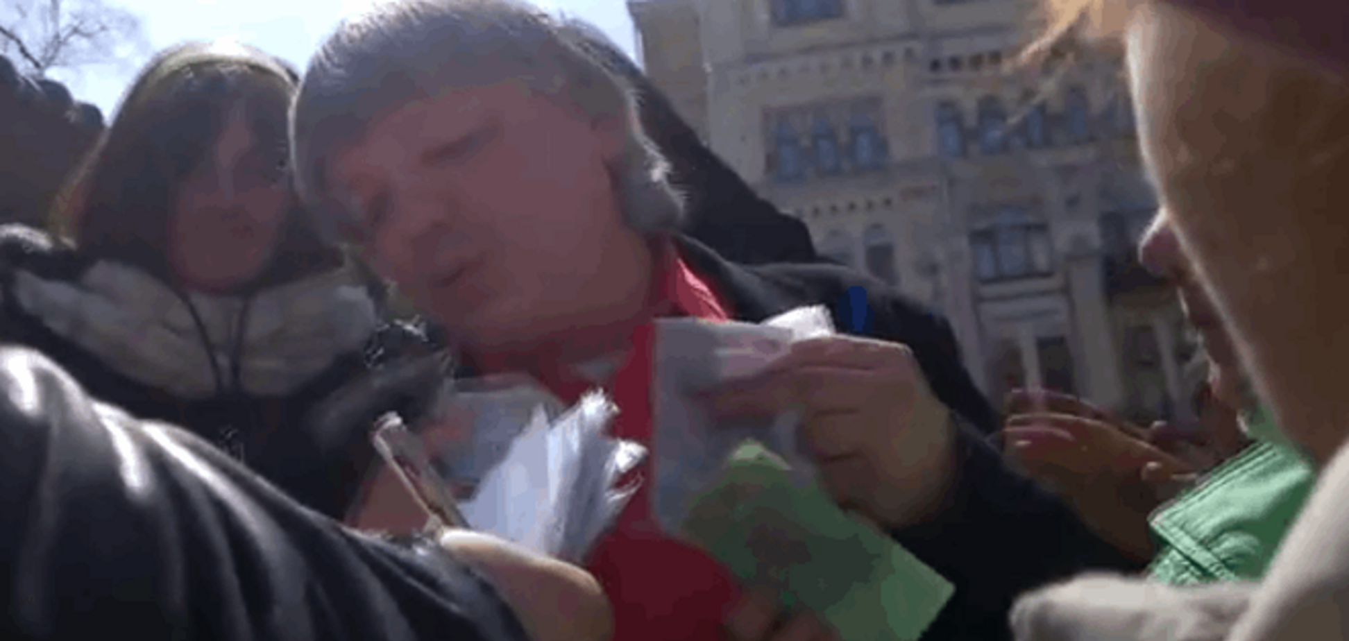 Как 'шахтерам' после митинга раздавали деньги: видеофакт