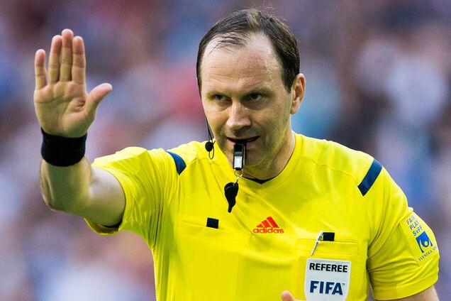 Судья грубо ошибся в матче 'Фиорентина' - 'Динамо': видео удаления