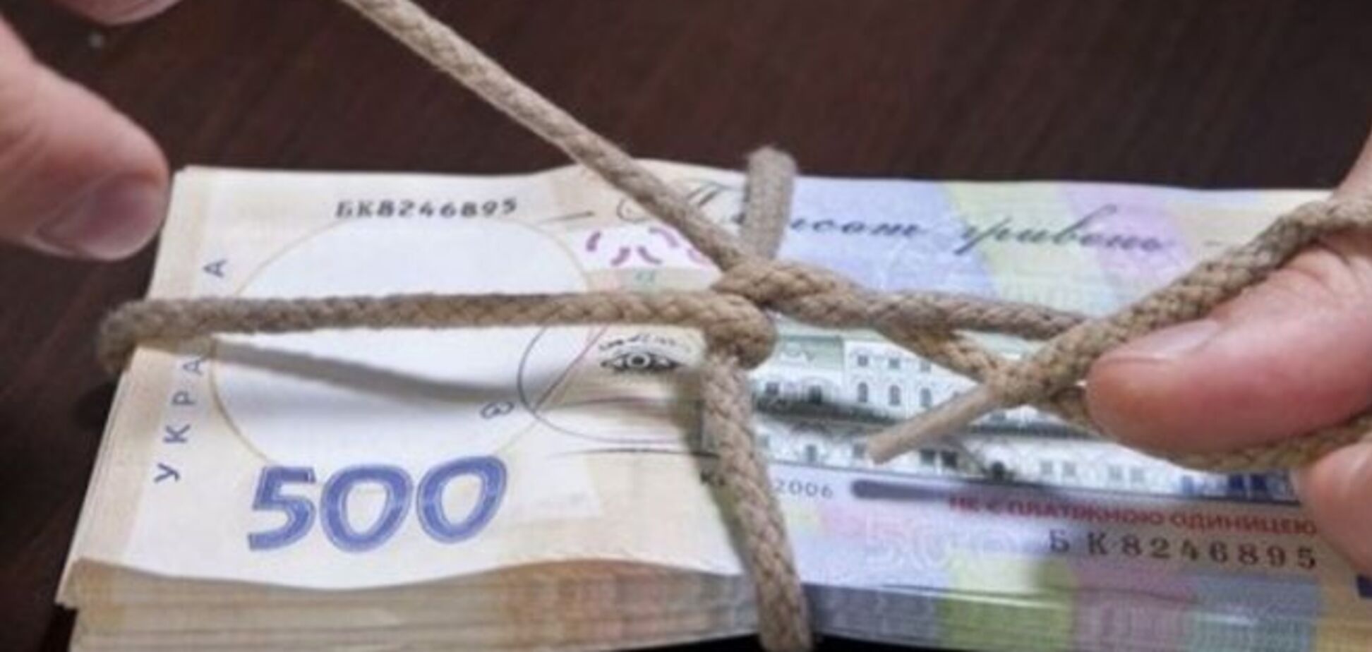 Во Львовской областе на взятке поймали налоговика