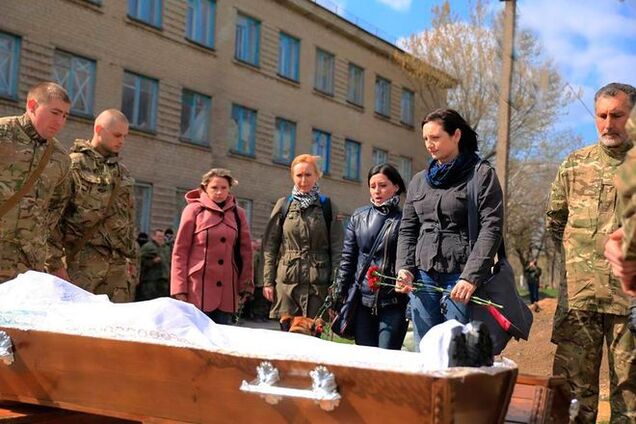 'Азов' попрощался с бойцом-грузином, тело которого заминировали террористы