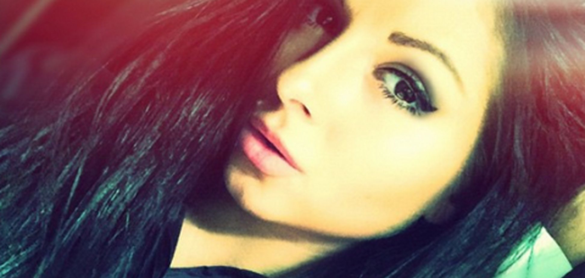 Полуобнаженная Нюша провела ночь с таинственными незнакомцами в бассейне