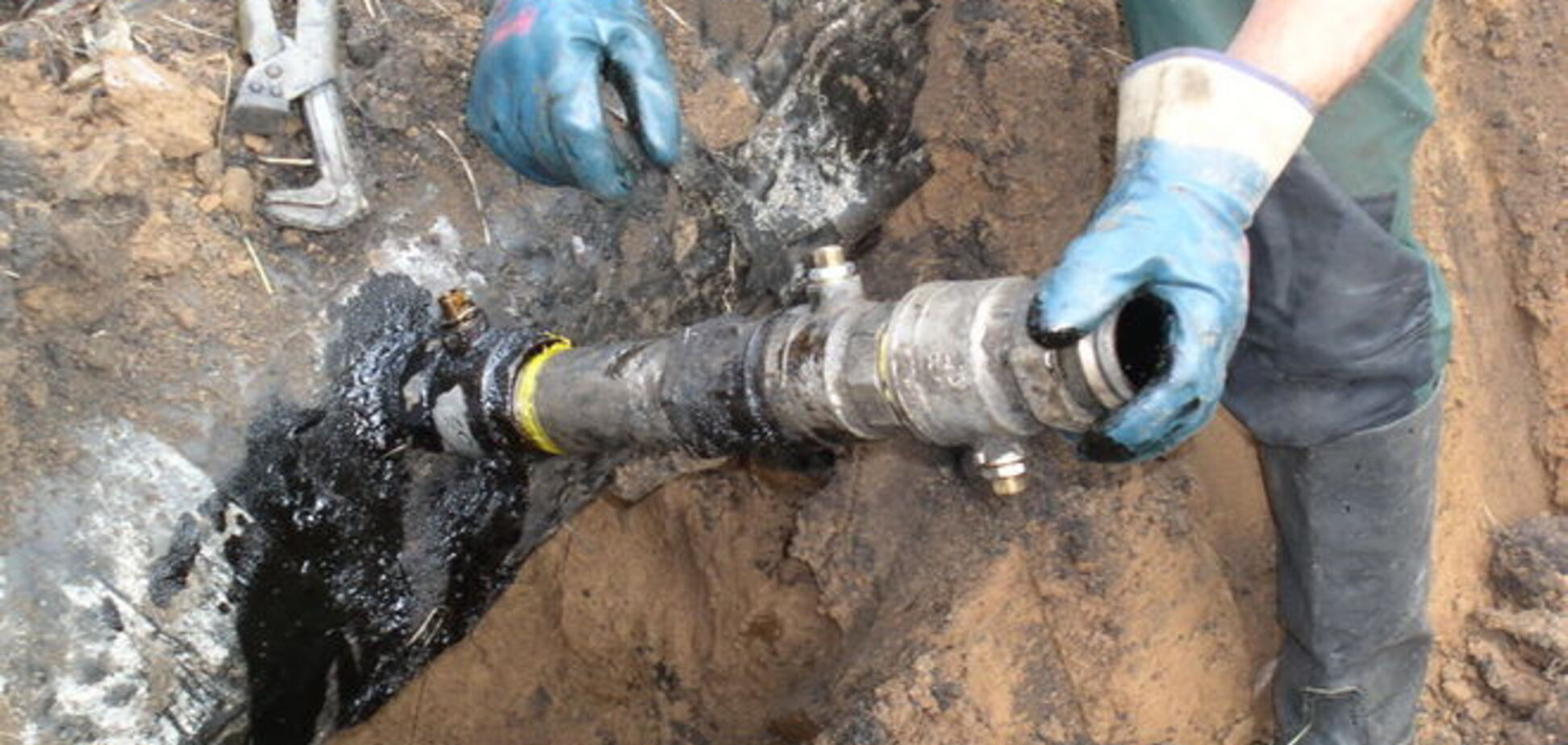 СБУ ликвидировала в зоне АТО контрабандный нефтепровод из России