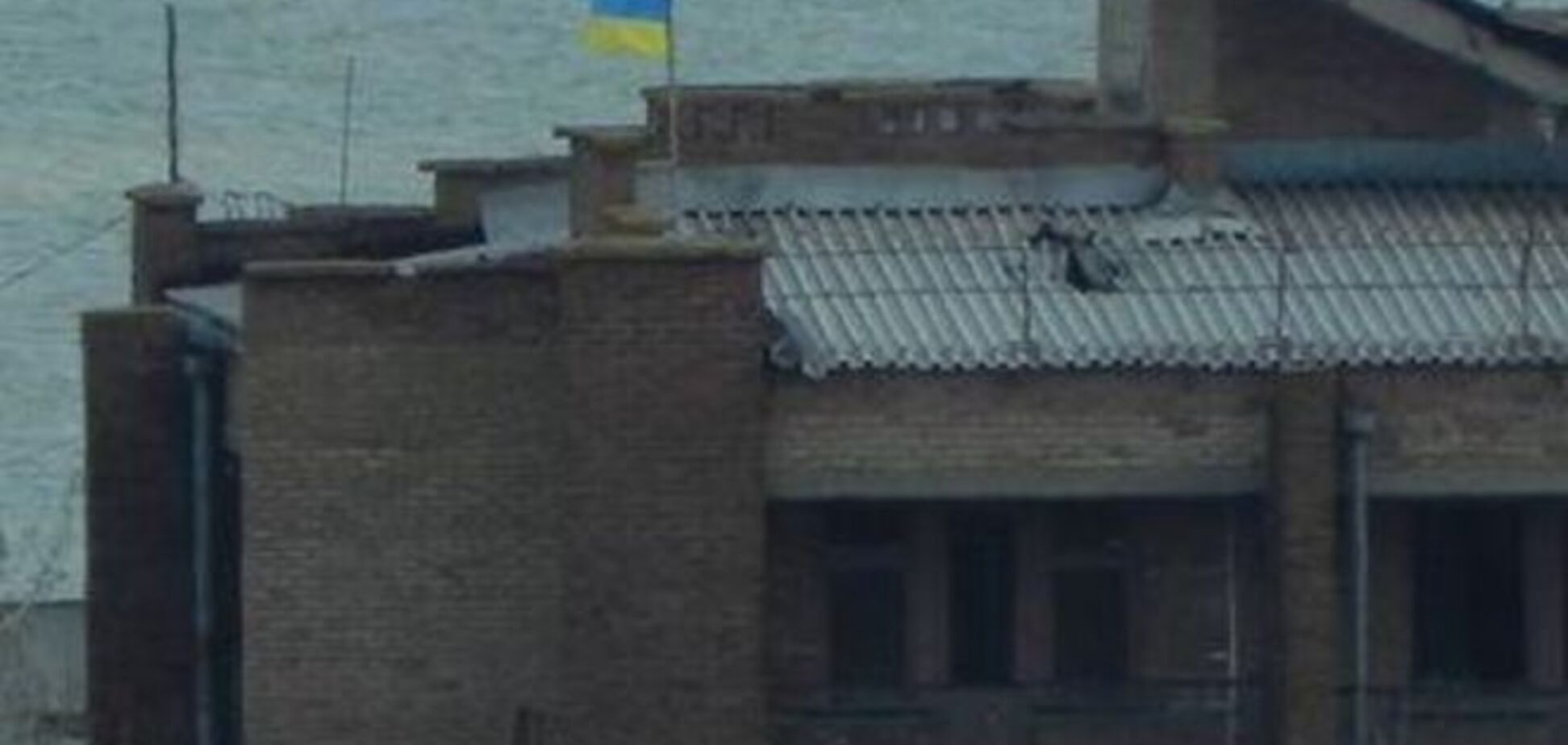 Батальон 'Донбасс' в Широкино дразнит террористов украинским флагом