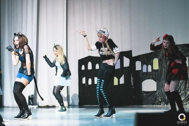 Синдром 'пчелок': в России возник скандал с 'полуобнаженными' детьми из Заполярья