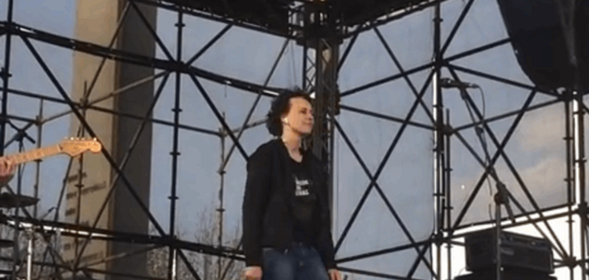 Любительница террористов Чичерина подарила песню 'Мой рок-н-ролл' Донбассу: видео из Донецка