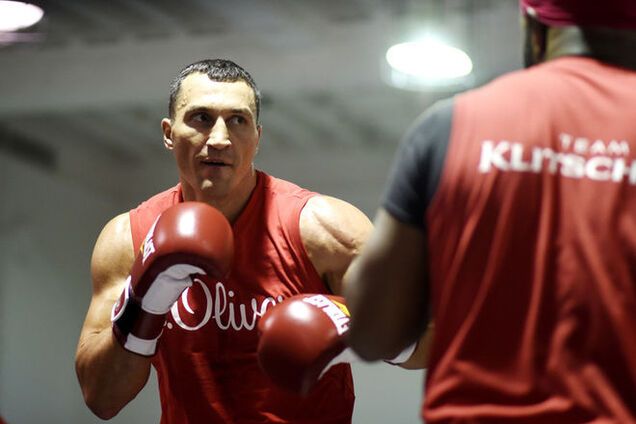 Кличко потроллил непобедимого Дженнингса 'прощальной песенкой': забавное видео