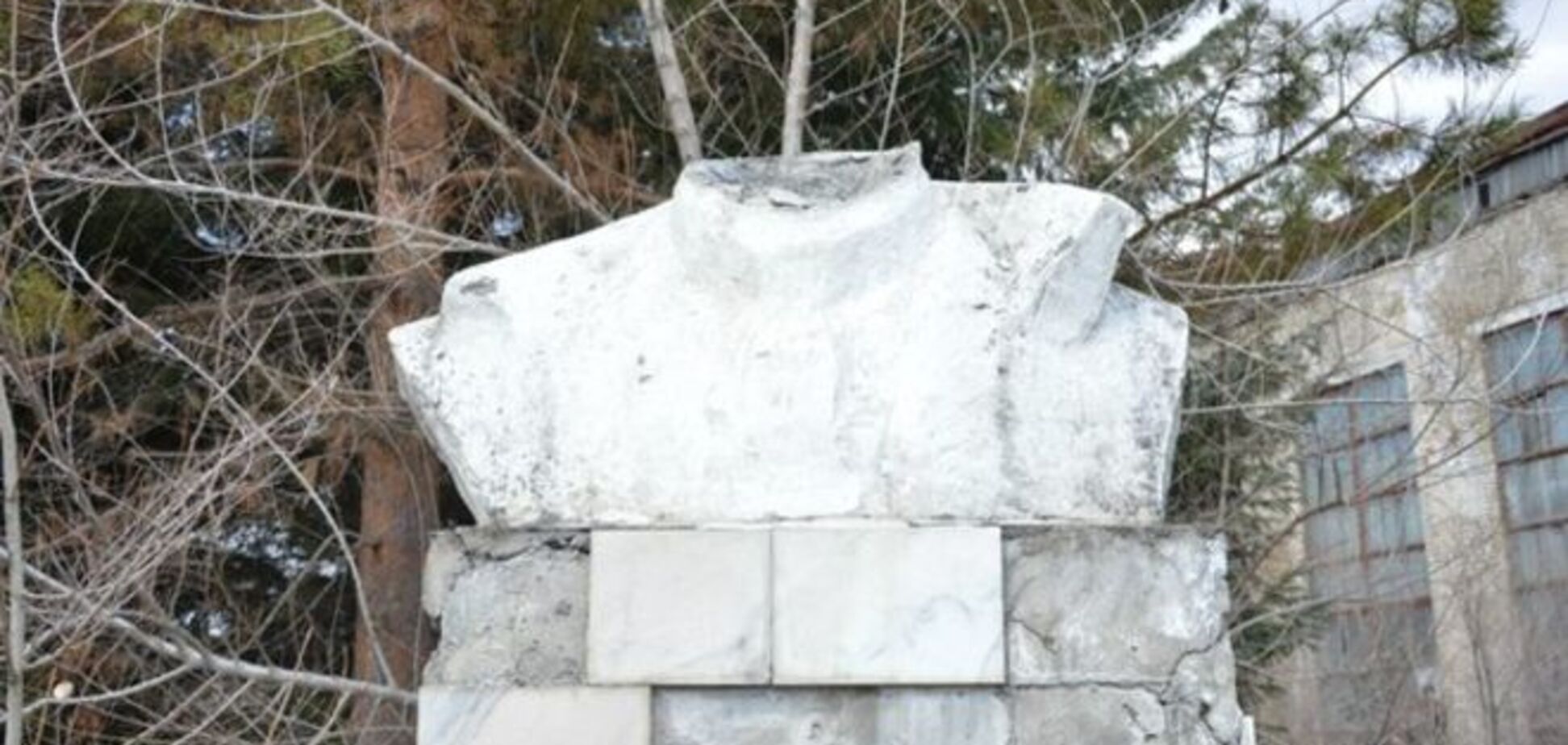 В российском Биробиджане обезглавили памятник Ленину: фотофакт