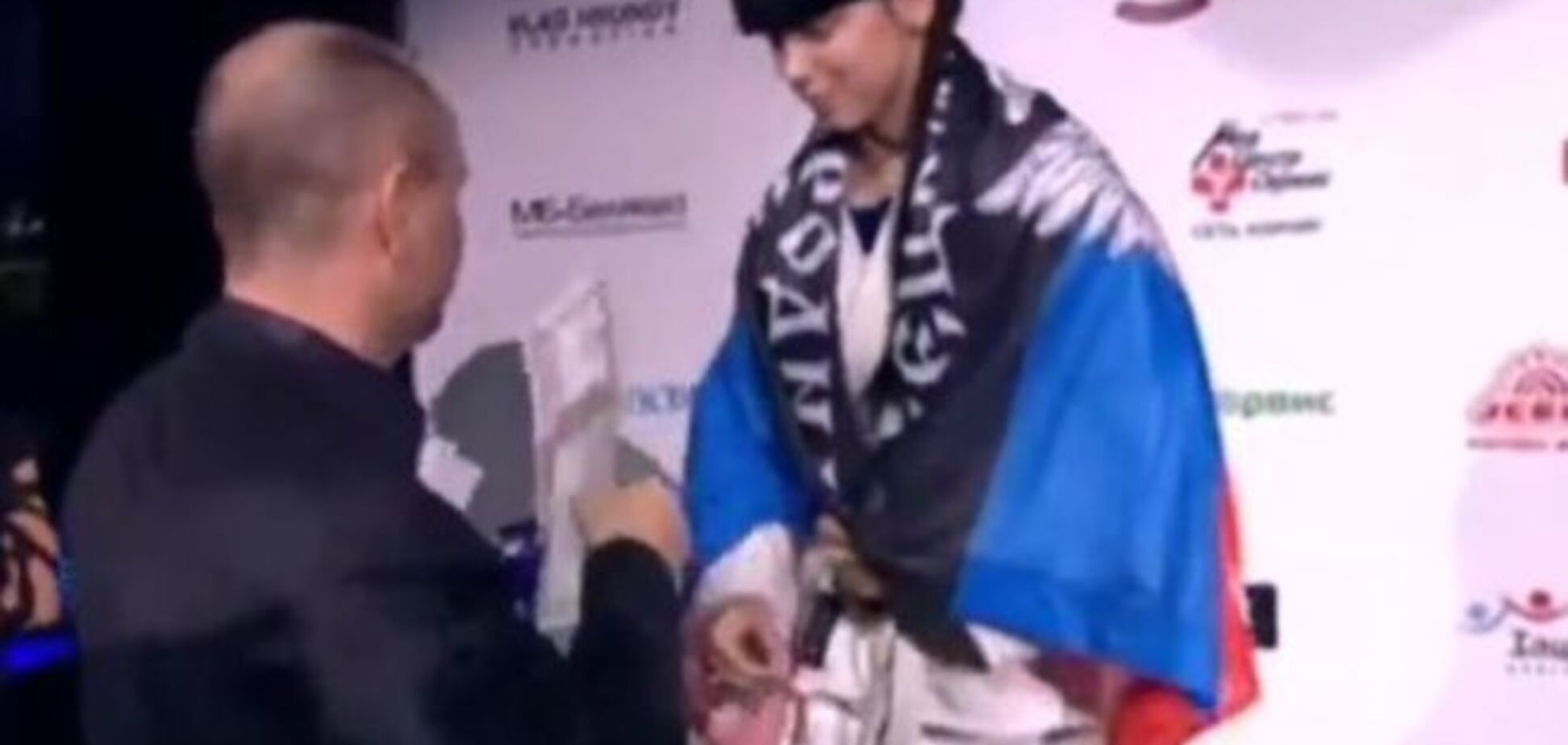 Украинка с флагом 'ДНР' на чемпионате мира оказалась фейком России