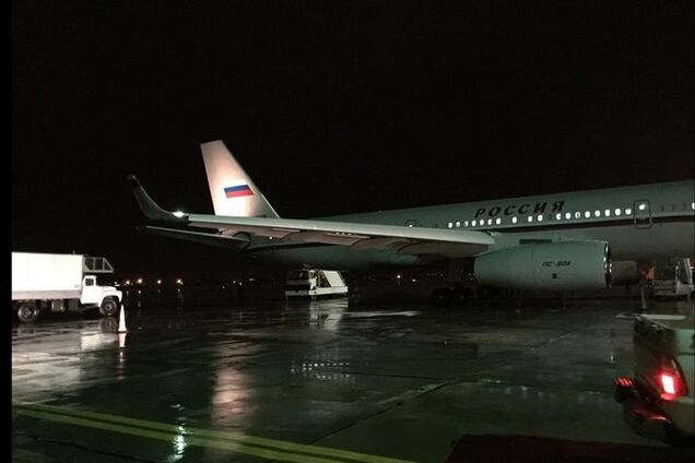 У літак з російською делегацією по шляху до Єревану вдарила блискавка