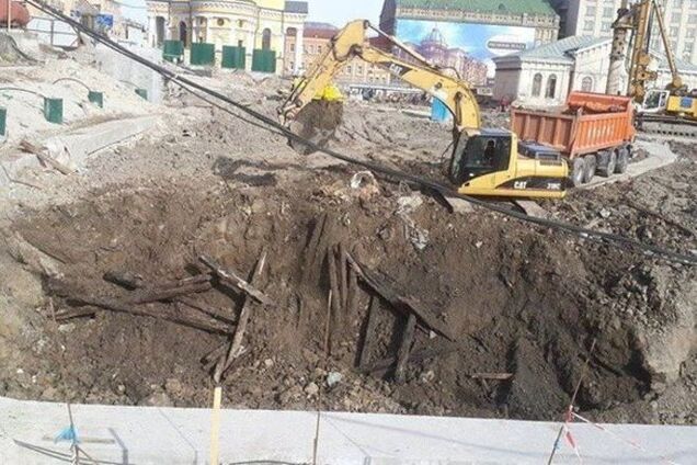 Будівельники 'закопали і розкопали з м'ясом' вулицю часів Київської Русі на Подолі: фотофакт
