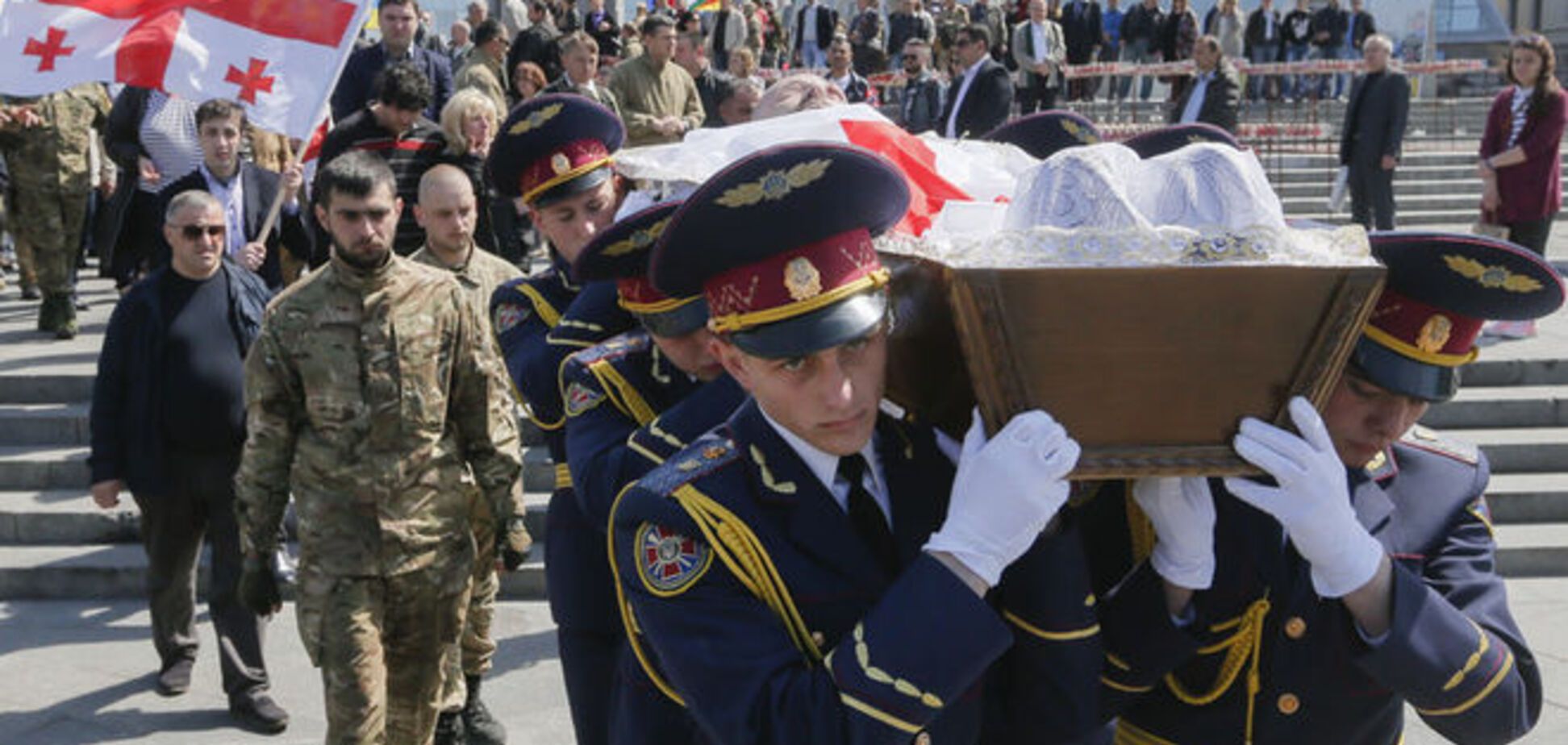 На Майдане попрощались с погибшим бойцом АТО с Грузии