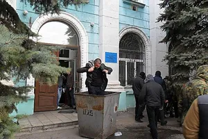 "Правый сектор" выбросил в мусор депутата из "Народного фронта"