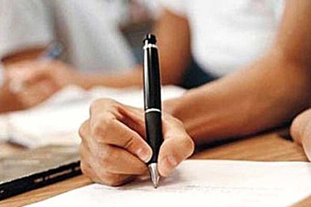 В России при написании диктанта допустили 273 ошибки в 282 словах