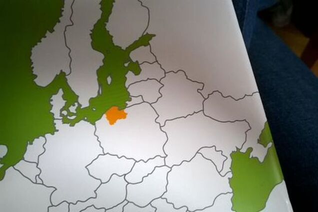 В Польше напечатали карту разделенной Украины в правительственном буклете 