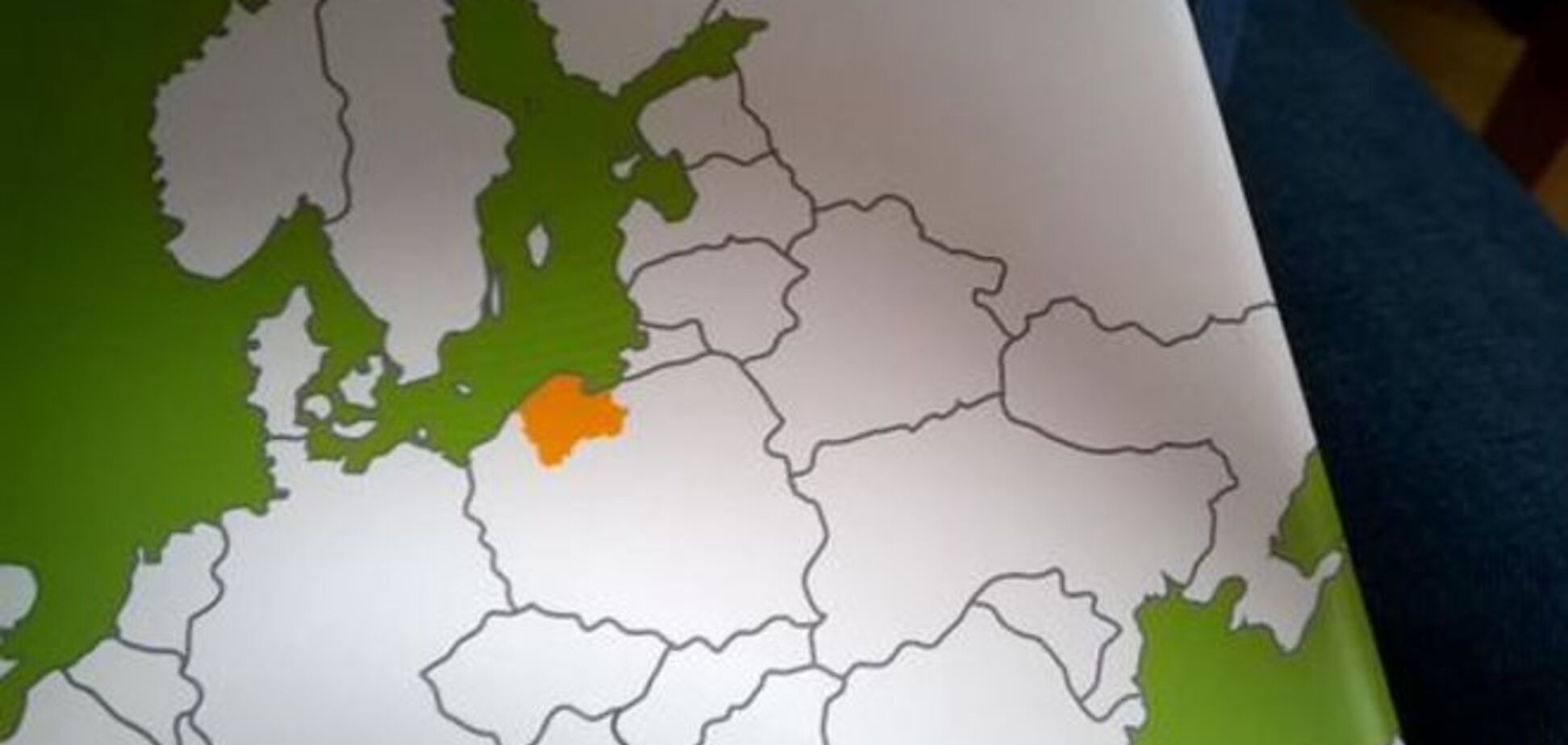 В Польше напечатали карту разделенной Украины в правительственном буклете