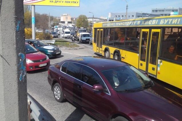 Киевлянин пожаловался, что стоял в пробке 1,5 часа