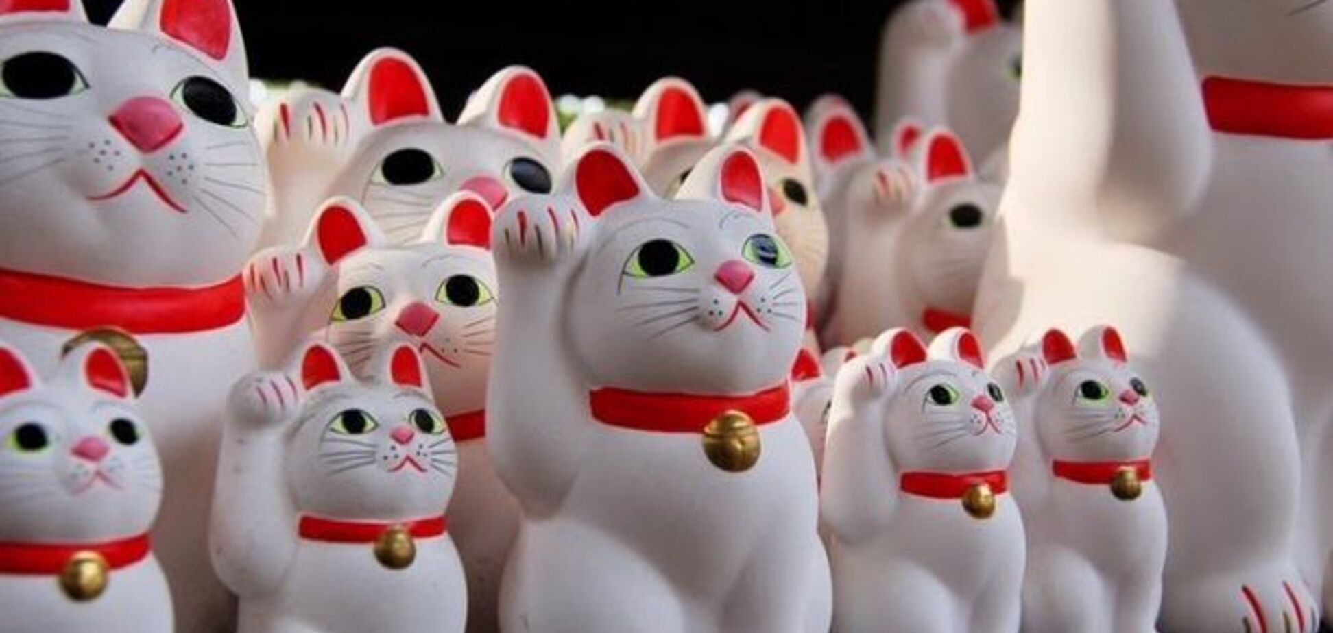 Удивительный храм манящих котов в Японии