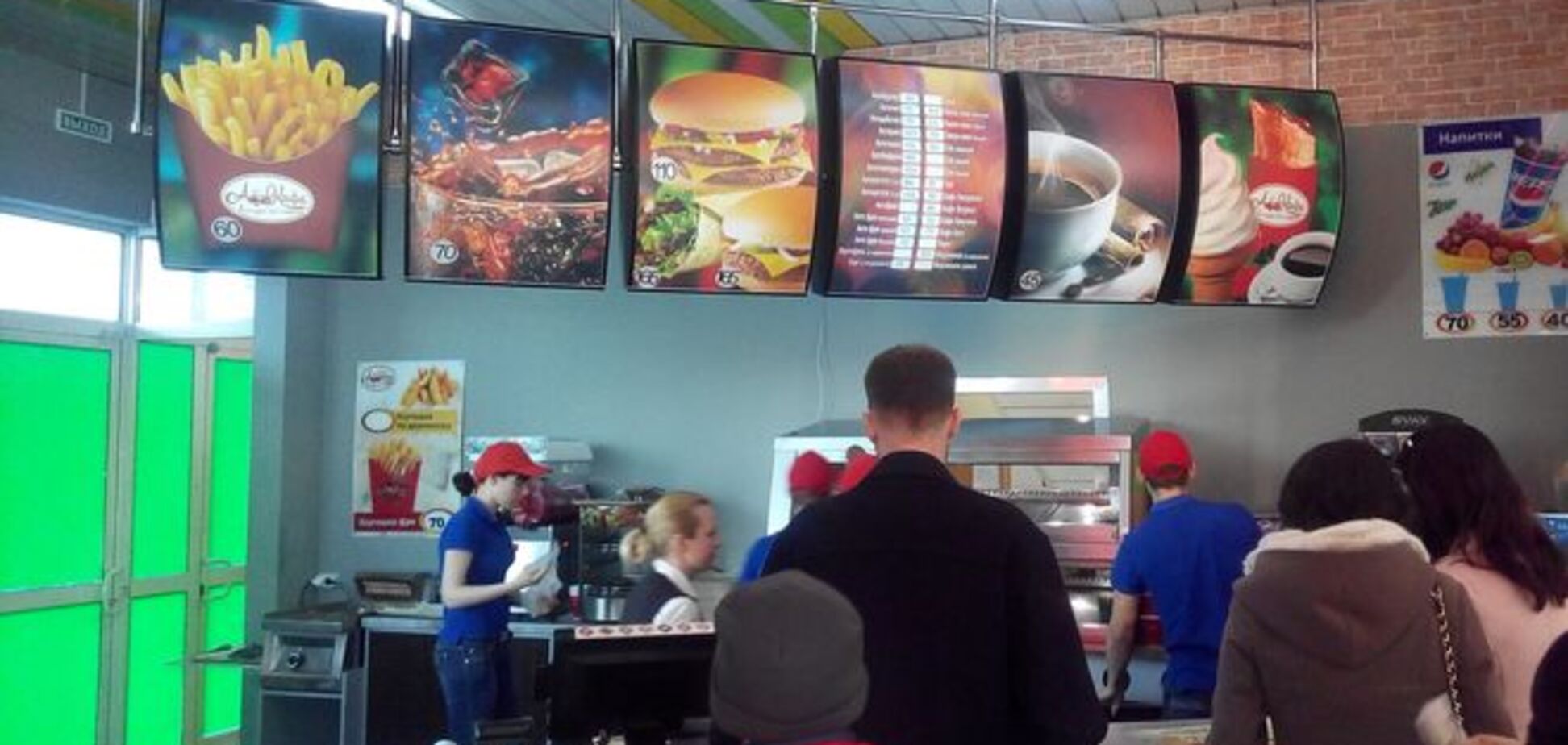 Оккупанты открыли в Крыму плагиатный McDonalds: фотофакт