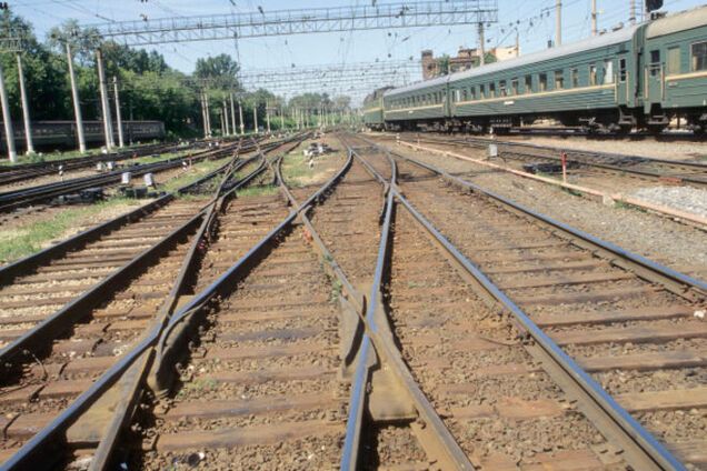 Российские военные строят железную дорогу в обход Украины