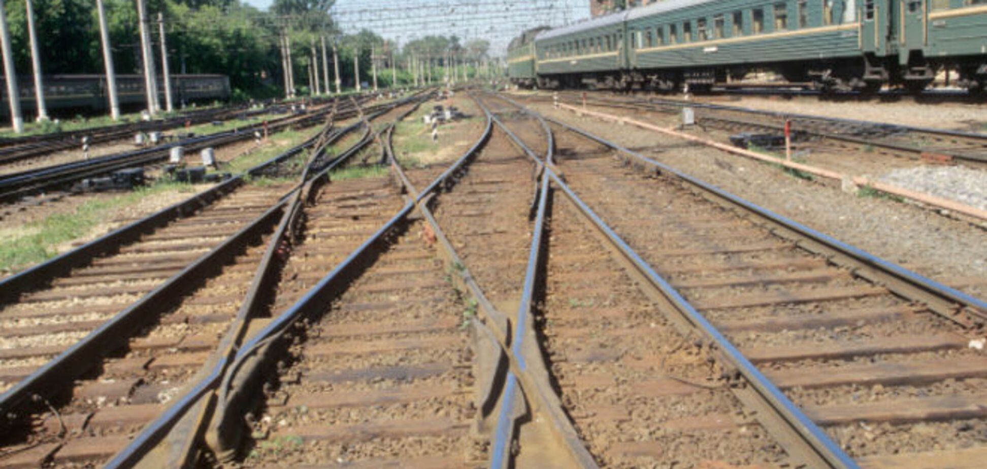 Российские военные строят железную дорогу в обход Украины