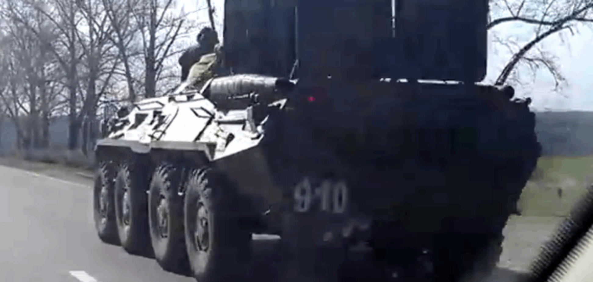 У границы с Украиной заметили колонну российских войск: видеофакт