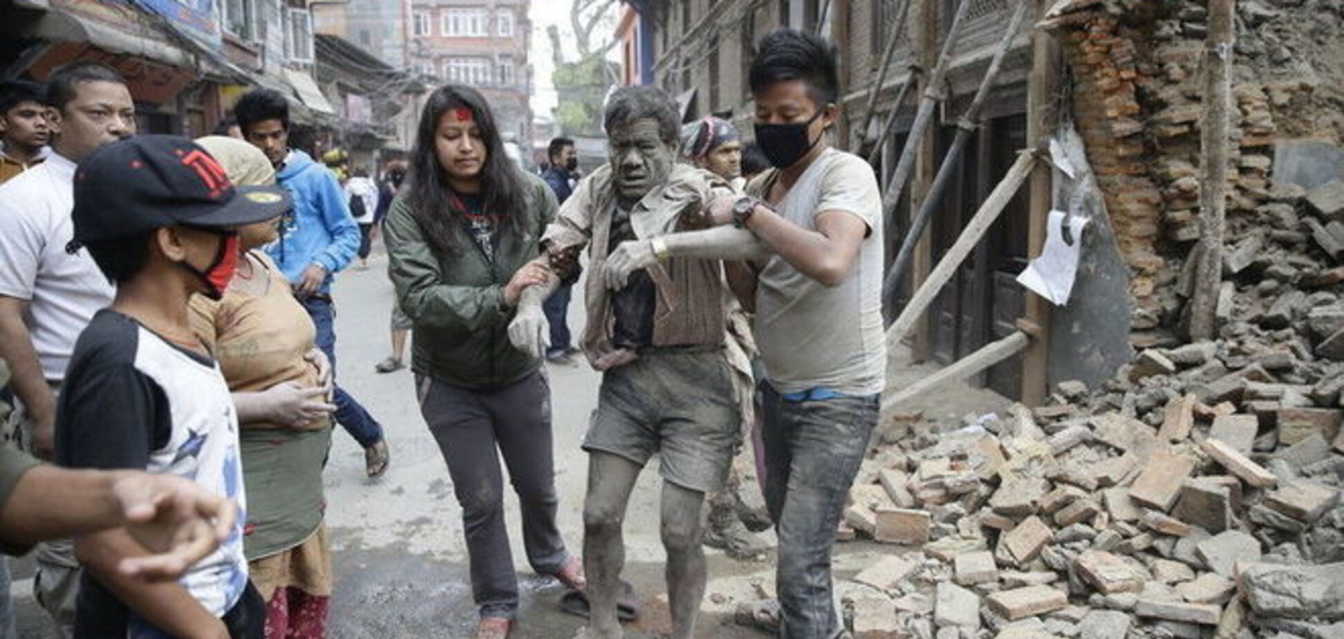 МИД: после землетрясения в Непале нет связи с 50 украинцами