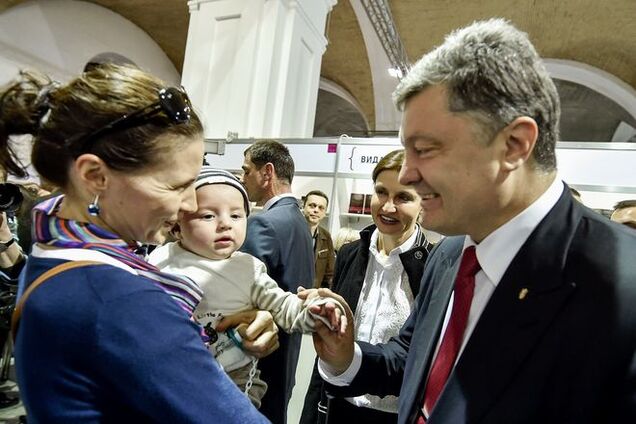 Чета Порошенко накупила книг на 'Книжном Арсенале': фотофакт