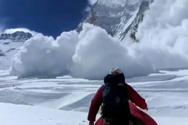 Землетрясение в Непале: от схода лавины на Эвересте погибли 65 альпинистов