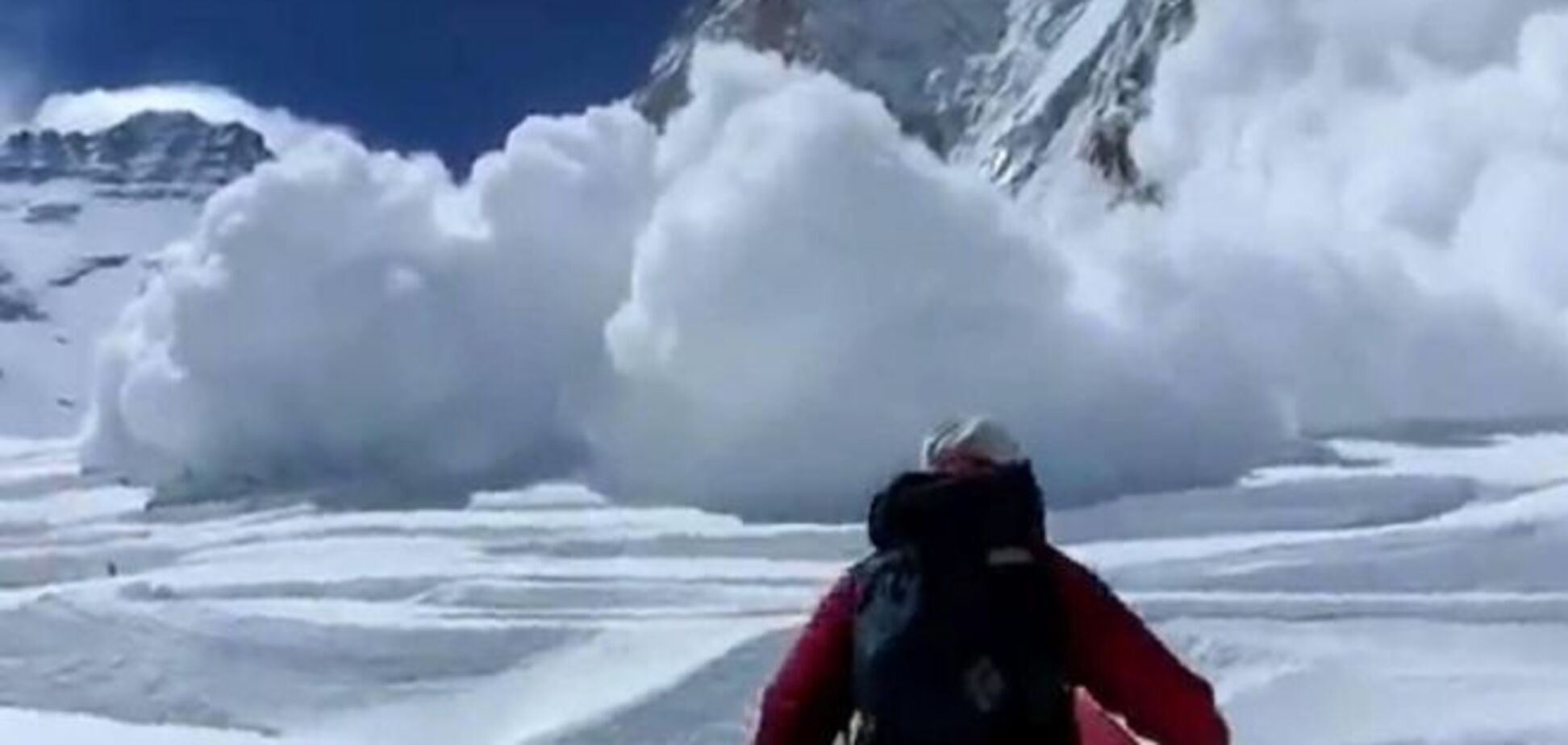 Землетрясение в Непале: от схода лавины на Эвересте погибли 65 альпинистов