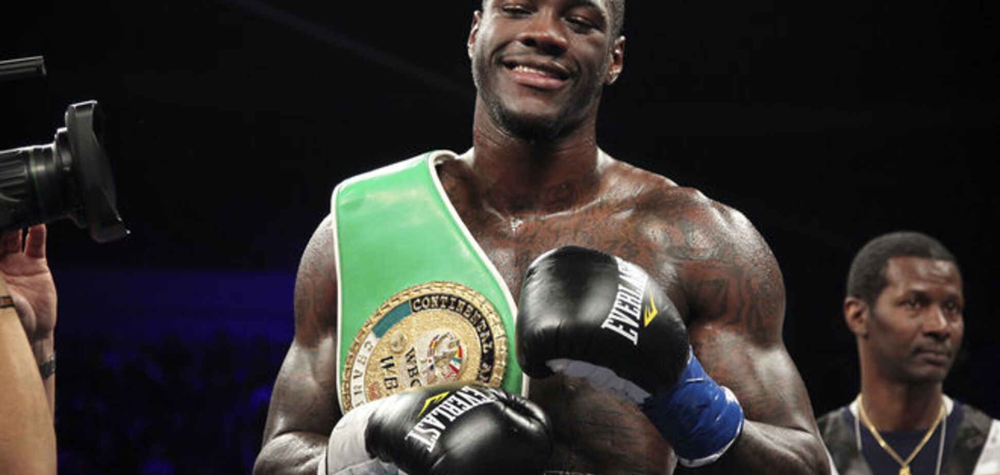 Непобедимый чемпион WBC хочет драться с Кличко