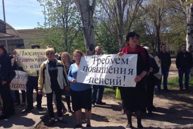 В Запорожье на митинге подрались активисты и самооборона: фотофакт