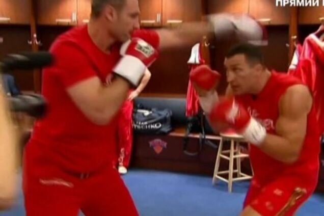 Владимир и Виталий Кличко побоксировали в США: яркое видео