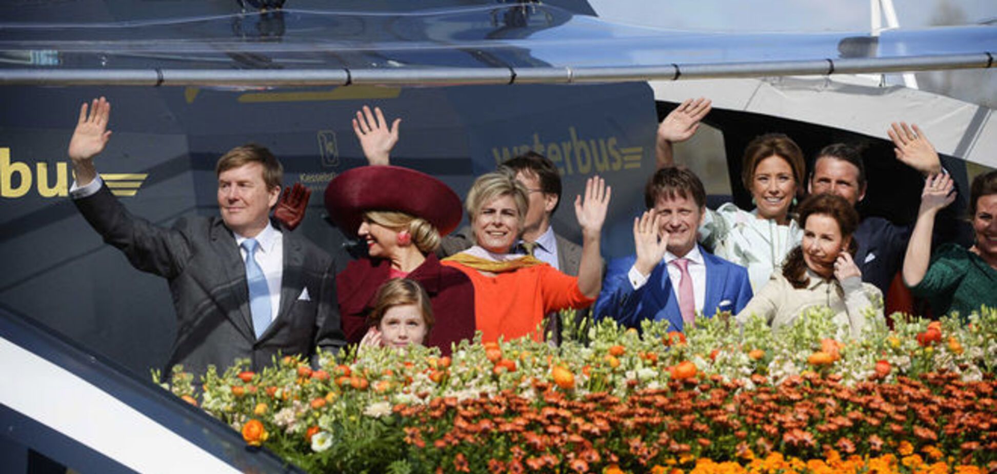 Нидерланды празднуют День Короля: красочные фото торжества