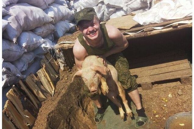 Российские солдаты на границе с Украиной обзавелись свиньями: опубликованы фото