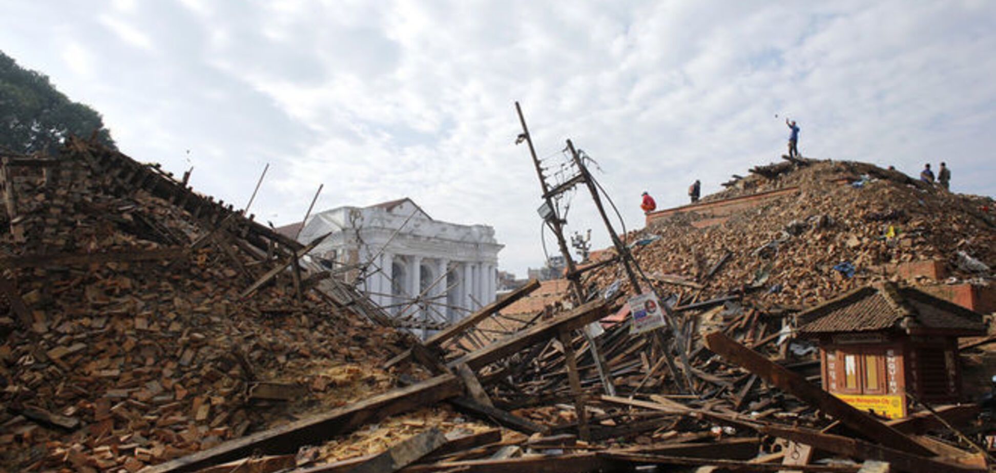 Землетрясение в Непале: количество жертв превысило 4100 человек