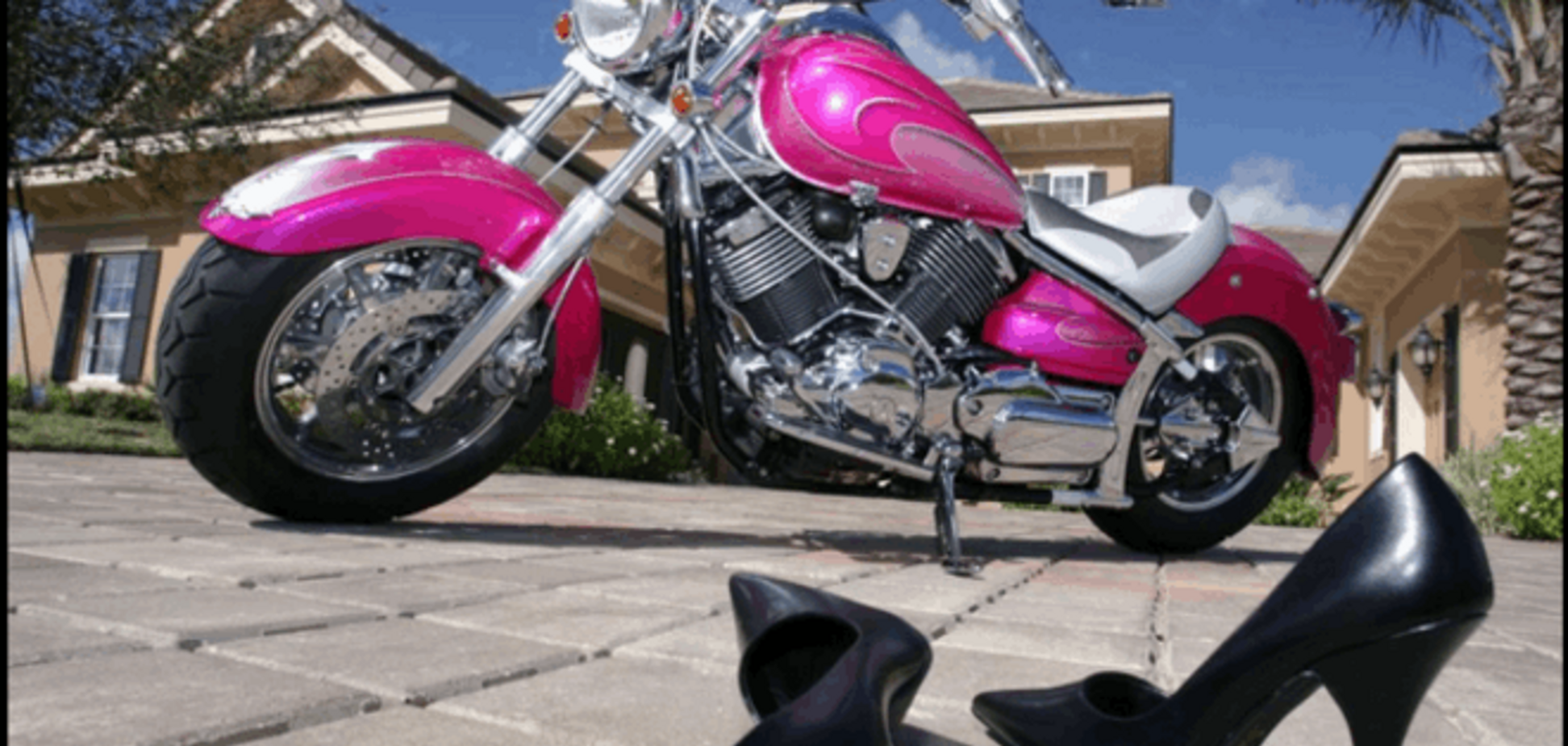 Мне нужны твоя одежда, мотоцикл и косметичка! Twitter троллит обыск 'Ночных волков' Путина в Польше: фотофакт