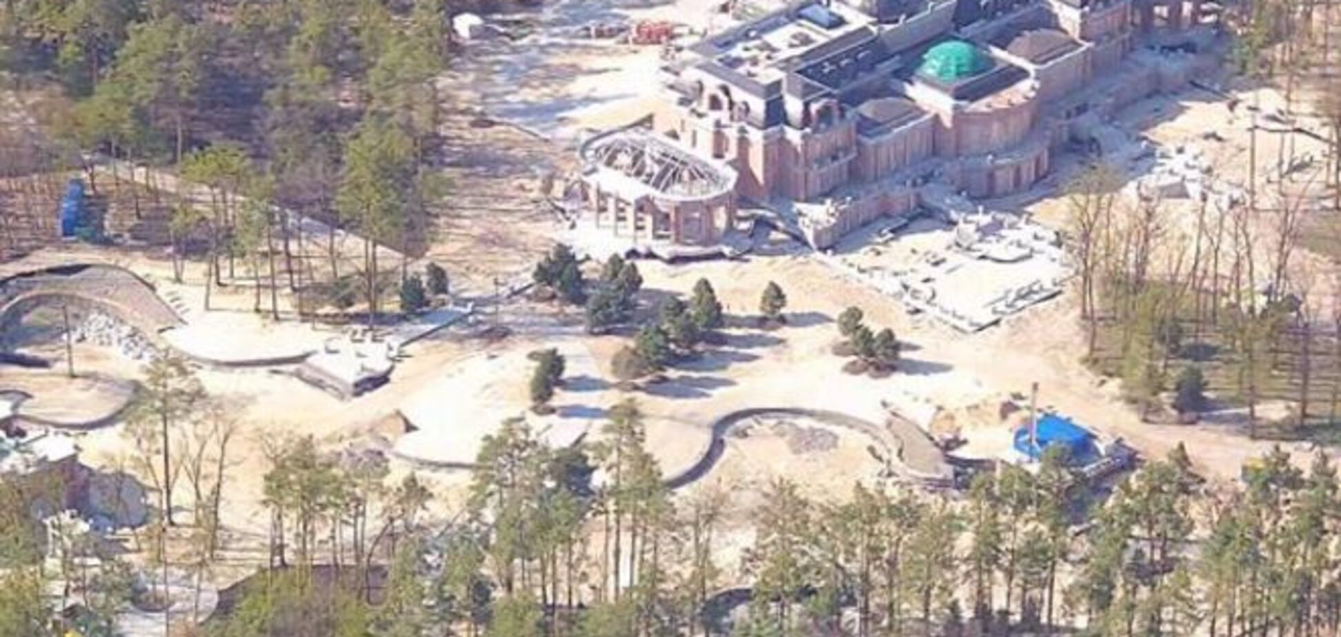 Под Киевом нашли огромнейший дворец Ахметова: опубликованы фото