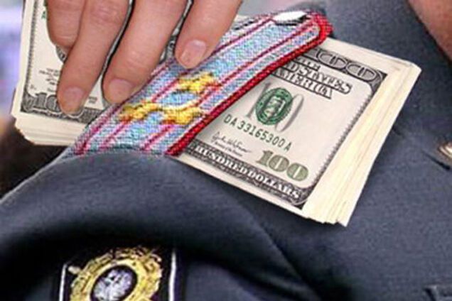 На Донбасі заарештований 'перевертень у погонах' за вимагання