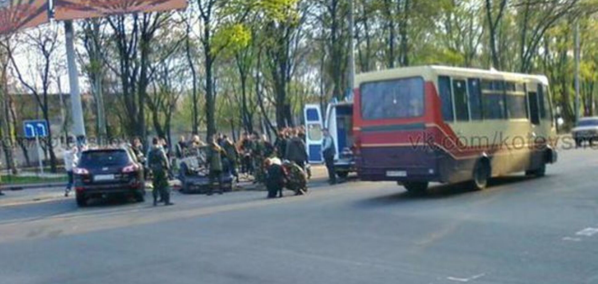 В Донецке пьяный террорист устроил ДТП и прострелил водителю ногу: фотофакт