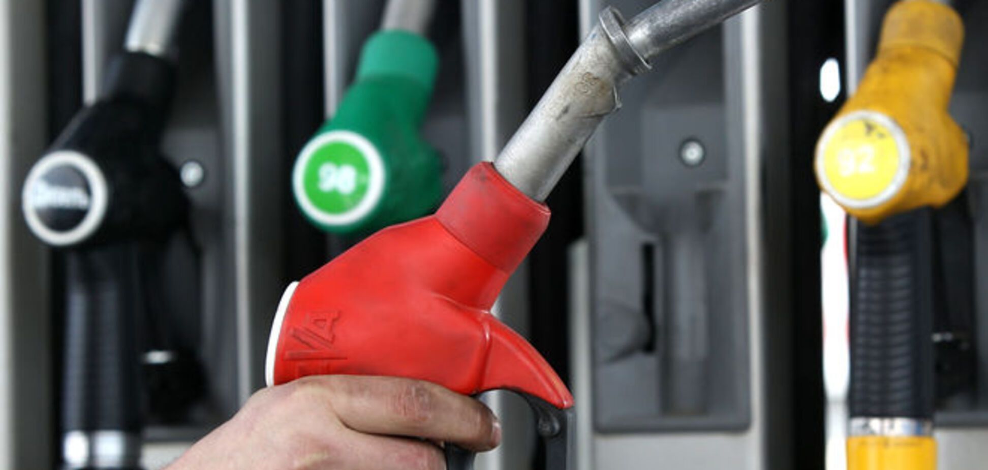 Сколько будет стоить бензин в мае: инфографика