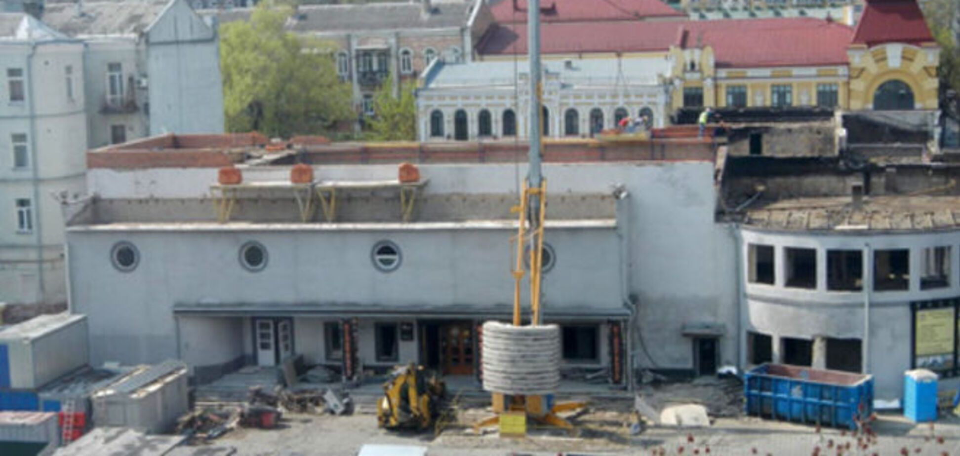 В Киеве обеспокоены подозрительным ремонтом кинотеатра 'Жовтень'