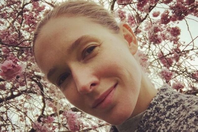 Катя Осадчая показала, как выглядела в 19 лет: веснушки и яркая помада